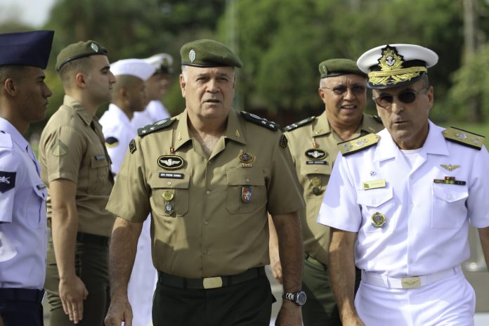 O Comandante do Exército, Marco Freire Gomes, participa de cerimônia alusiva ao primeiro aniversário da Escola Superior de Defesa
