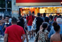 Comissão aprova projeto que permite emissões de certificados e letras de crédito para pequena e média empresa rua. cidade, trabalho, trabalhador