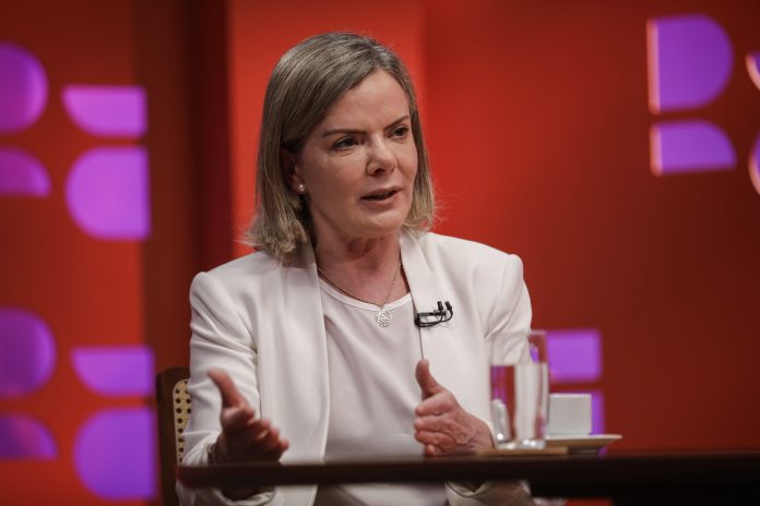 A deputada Gleisi Hoffmann no 'DR com Demori'