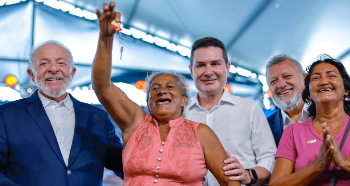 Entrega do Conjunto Habitacional Nelson dos Anjos