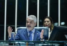 Humberto Costa é eleito presidente interino do PT