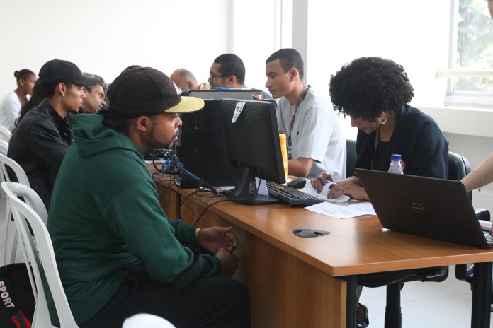 São Paulo (SP), 01/08/2023 - Atendimento de pessoas desempregadas a procura de uma vaga durante o Mutirão Nacional do Emprego da UGT, uma parceria com o Ministério do Trabalho e Emprego, Governo do Estado de São Paulo, prefeitura e sindicatos filiados