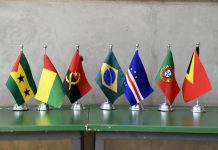 Delegação moçambicana visita Brasília para examinar sistema político bandeiras dos países de língua portuguesa