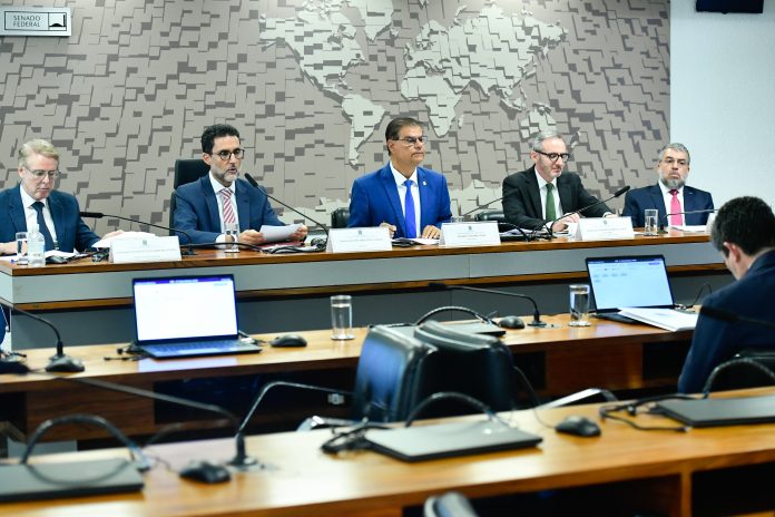 CRE - Comissão de Relações Exteriores e Defesa Nacional