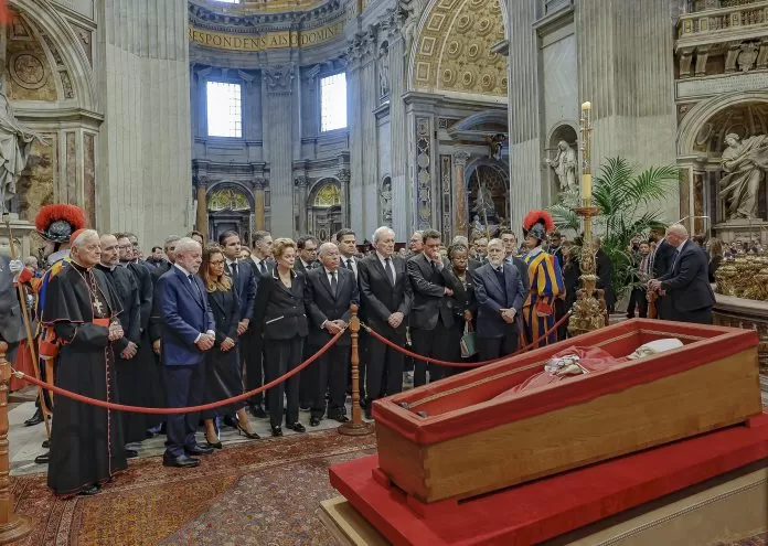 PR Lula no velório do Papa Francisco Vaticano, 25/04/2025 - Presidente da República, Luiz Inácio Lula da Silva, durante Velório de Sua Santidade o Papa Francisco. Altar da Confissão, Basílica de São Pedro.