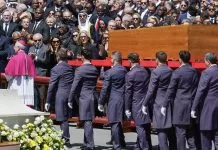 Conclave para eleger novo papa se inicia em 7 de maio Vaticano, 26/04/2025 - Presidente da República, Luiz Inácio Lula da Silva, durante Missa Exequial em intenção de Sua Santidade o Papa Francisco. Átrio da Basílica de São Pedro, Praça de São Pedro.