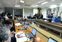 Senado aprova projeto que amplia uso de recursos do FNDCT CAE - Comissão de Assuntos Econômicos. Mesa: presidente da CAE, senador Renan Calheiros (MDB-AL). Foto: Geraldo Magela/Agência Senado Mesa: presidente da CAE, senador Renan Calheiros (MDB-AL). Bancada: senador Vanderlan Cardoso (PSD-GO); senador Fernando Dueire (MDB-PE); senadora Damares Alves (Republicanos-DF).