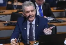 Senado aprova plano para debater Política Nacional de Reforma Agrária CRA - Comissão de Agricultura e Reforma Agrária Comissão de Agricultura e Reforma Agrária (CRA) realiza reunião com 6 itens. Entre eles, o PL 1.740/2024, que altera a Lei nº 10.233, de 05 de junho de 2001, para incumbir a ANTT de regulamentar o transporte próprio de cargas perigosas destinadas à manutenção de atividades rurais. À bancada, em pronunciamento, senador Jaime Bagattoli (PL-RO).