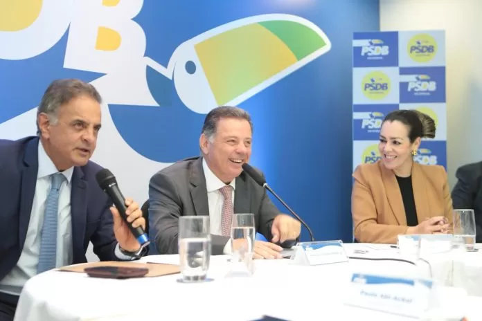 Cúpula do PSDB autoriza negociação de fusão com o Podemos