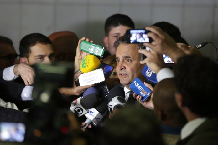 2018, Brasília - Senador Aécio Neves (PSDB-MG) fala à imprensa após o STF aceitar denúncia da PGR contra si, pelos crimes de corrupção e obstrução de Justiça
