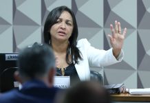 PEC propõe fim da aposentadoria como punição para juízes, promotores e militares Brasília (DF) 06/06/2023 Senadora e relatora da CPMI do golpe, Eliziane Gama, leu o seu plano de trabalho ao colegiado.