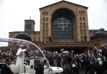 Conclave: Entenda como será escolhido o novo papa APARECIDA DO NORTE, SP, BRASIL, 24-07-2013, 11h30: O Papa Francisco dá a benção a fiéis na Basílica do Santuário Nacional de Nossa Senhora Aparecida, em Aparecida do Norte.