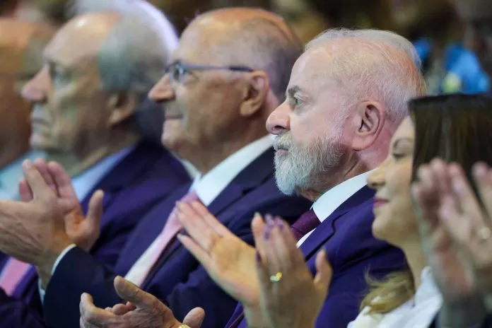 Brasília (DF) 03/04/2025 Presidente Luiz Inácio Lula da Silva, acompanhado da primeira-dama, Janja Lula da Silva e de seus ministros, participa do evento Brasil dando a Volta por Cima.