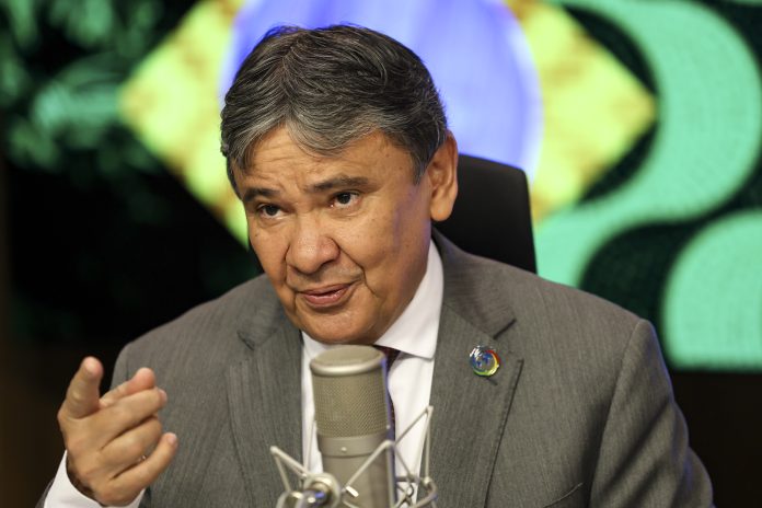 Brasília (DF), 15/04/2025 - O ministro do Desenvolvimento e Assistência Social, Família e Combate à Fome, Wellington Dias, dá entrevista ao programa Bom Dia, Ministro.