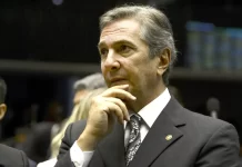 Após decisão de Moraes, ex-presidente Collor é preso em Maceió Ex-presidente Fernando Collor é preso em Maceió.