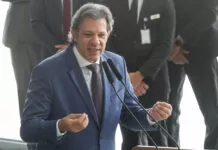 Haddad nega pacote fiscal e diz que governo prepara medidas pontuais para meta de 2025 Brasília (DF), 12/03/2025 – O ministro da fazenda, Fernando Haddad, durante cerimônia de lançamento do programa “Crédito do Trabalhador”
