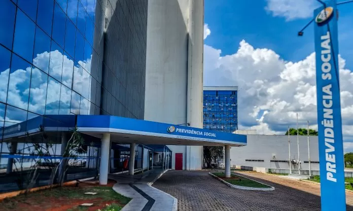 Brasília (DF), 03/11/2023, Prédio do Instituto Nacional do Seguro Social. Edfício sede do INSS. Fachada do INSS. Setor de autarquia sul