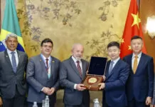 Lula cumpre agenda com empresários e líderes chineses em Pequim Presidente da República, Luiz Inácio Lula da Silva, durante audiência concedida ao CEO da Norinco, Cheng DeFang. Hotel St. Regis, Pequim - China.