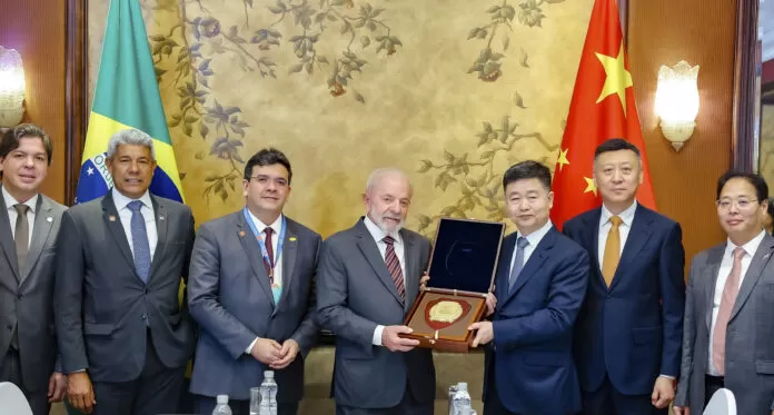 12.05.2025 - Audiência concedida ao CEO da Norinco, Cheng DeFan Presidente da República, Luiz Inácio Lula da Silva, durante audiência concedida ao CEO da Norinco, Cheng DeFang. Hotel St. Regis, Pequim - China.