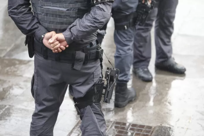 ato contra violência policial São Paulo (SP), 05/12/2024 -ato contra violência policial, concentração em frente ao teatro municipal de são paulo, praça Ramos de Azevedo .segurança