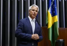 Câmara aprova Lei do Mar para gestão costeira e marinha Deputado federal Alessandro Molon