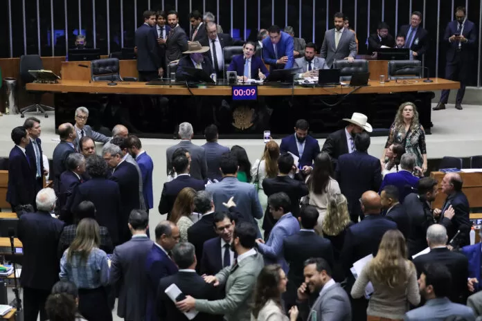 Brasília (DF), 21/05/2025 - Câmara dos Deputados durante sessão plenária para votar o projeto de lei (PL 1.466/2025) lei que propõe uma revisão do sistema de carreira e remuneração dos servidores públicos do Poder Executivo federal. Foto: Lula Brasília (DF), 21/05/2025 - Câmara dos Deputados durante sessão plenária para votar o projeto de lei (PL 1.466/2025) lei que propõe uma revisão do sistema de carreira e remuneração dos servidores públicos do Poder Executivo federal.