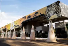 Zoológico de Brasília é fechado temporariamente por suspeita de gripe aviária Brasília (DF), 28/05/2025 - O Zoológico de Brasília precisou fechar as portas por suspeitas de casos de gripe aviária. Segundo informações preliminares, um pombo e um pato foram encontrados mortos e levantaram suspeitas sobre a infecção.