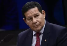 Entrevista: Mourão não descarta entrar em chapa para eleições de 2026 O vice-presidente da República, Hamilton Mourão, durante audiência na Comissão de Relações Exteriores da Câmara.