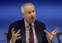 Brasil convoca setor privado a acelerar ação climática na COP30 Brasília, (DF) 10/03/2025 - A secretária Nacional de Mudança do Clima do Ministério do Meio Ambiente e Mudança do Clima e Diretora-Executiva (CEO) da COP30, Ana Toni (Fora de quadro), e o secretário de Clima, Energia e Meio Ambiente do Ministério das Relações Exteriores e Presidente da COP30, Embaixador, André Corrêa do Lago (Fora de quadro), durante coletiva sobre o lançamento da Carta da Presidência da COP30.