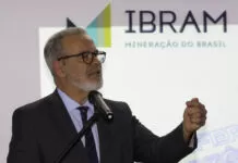 Raul Jungmann recebe título de Doutor Honoris Causa do IDP O diretor do IBRAM, Raul Jungmann, discursa durante celebração dos 46 anos do Instituto Brasileiro de Mineração (Ibram),