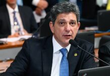 Entrevista: Redução da jornada de trabalho pode ser votada até junho O senador sergipano Rogério Carvalho deverá ser eleito ainda nesta segunda-feira.