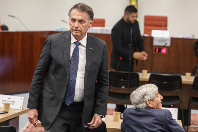 Interrogatórios dos réus do núcleo 1 da trama golpista Brasília (DF), 10/06/2025 - O ex presidente Jair Bolsonaro chegando para depoimento na 1 turma do STF. O ministro do Supremo Tribunal Federal (STF) Alexandre de Moraes começa a ouvir os réus do núcleo 1 na ação da trama golpista, os interrogatórios ocorrerão presencialmente na sala de julgamentos da primeira turma da corte