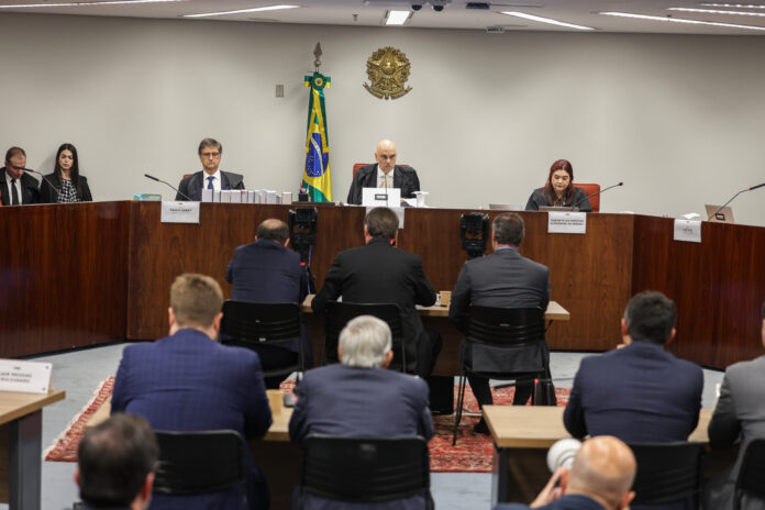 Brasília (DF), 10/06/2025 - O ex presidente Jair Bolsonaro (c) durante depoimento da 1 turma do STF. O ministro do Supremo Tribunal Federal (STF) Alexandre de Moraes começa a ouvir os réus do núcleo 1 na ação da trama golpista, os interrogatórios ocorrerão presencialmente na sala de julgamentos da primeira turma da corte