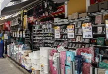 Vendas no comércio caem 0,3% e recuam pelo quarto mês seguido comércio