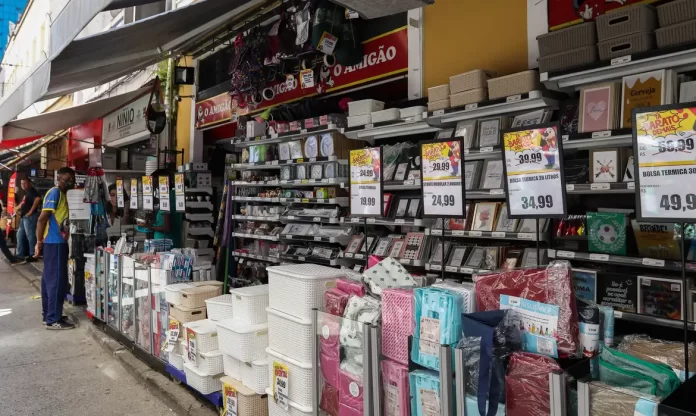 comercio_na_saara_reabre_no_rio_tnrgo_abr_0904216696 comércio