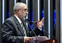 Senado aprova exigência de assinatura em papel para empréstimos a idosos Senador Paulo Paim