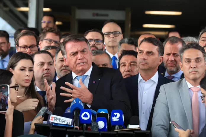Brasília (DF), 26/03/2025 - Ex-presidente Jair Bolsonaro durante declaração a imprensa após virar Réu no STF. Foto: Lula Marques/Agência Brasil Brasília (DF), 26/03/2025 - Ex-presidente Jair Bolsonaro durante declaração a imprensa após virar Réu no STF.