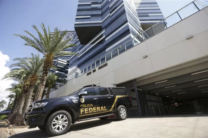 Brasília (DF), 31/08/2023 - Movimentação no prédio sede da Polícia Federal, que ouve Bolsonaro e mais sete envolvidos no caso da venda de joias.