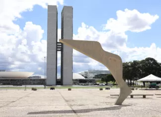 Análise: Esforço contra a judicialização da política Brasília, (DF) - Projeto de recuperação da Praça dos Três Poderes. Congresso, Câmara, Senado