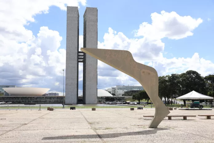 Brasília, (DF) - Projeto de recuperação da Praça dos Três Poderes. Foto Valter Campanato/Agência Brasil. Brasília, (DF) - Projeto de recuperação da Praça dos Três Poderes. Congresso, Câmara, Senado