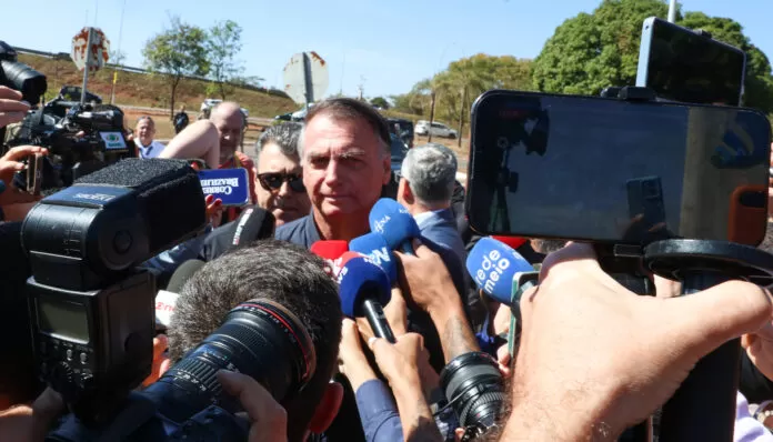 Brasília (DF), 18/07 /2025 - Bolsonaro fala a imprensa após colocar tornozeleira na Secretaria de Administração Penitenciária do Distrito Federal.