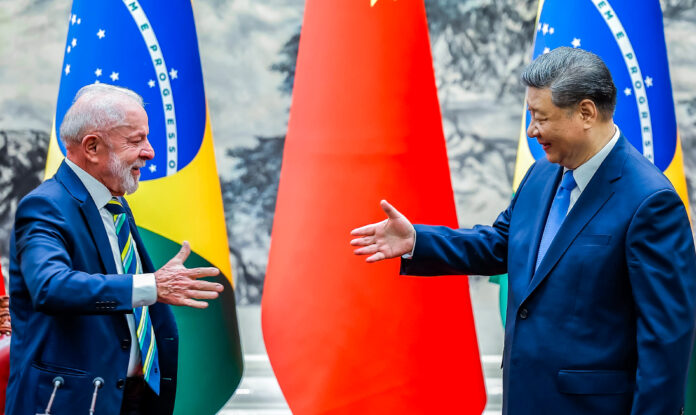 13.05.2025 - Presidente da República, Luiz Inácio Lula da Silva e o Presidente da República Popular da China, Xi Jinping, durante a cerimônia de assinatura de Atos, no Palácio do Povo. Pequim - China.  