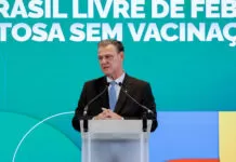 Chile reconhece Paraná como livre de febre aftosa Paris, 06/06/2025 - Ministro da Agricultura, Carlos Fávaro, durante cerimônia de certificação do Brasil como país livre de febre aftosa sem vacinação pela Organização Mundial de Saúde Animal (OMSA).