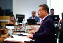 Estratégias do Brasil frente à tarifa de 50% dos EUA são debatidas no Senado Presidente da CRE, senador Nelsinho Trad (PSD-MS).