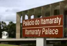 Governo envia carta aos EUA manifestando indignação sobre tarifaço Brasília (DF), 10/04/2023 - Fachada do ministério de Relações Exteriores. Itamaraty