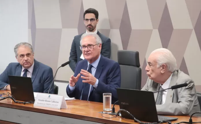 Instalação e eleição de presidente e vice-presidente. Dep. Carlos Zarattini (PT - SP); Senador, Renan Calheiros (MDB - AL) e Dep. Antonio Carlos Rodrigues (PL - SP)