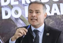 Ministro dos Transportes lança amanhã política de concessões ferroviárias Brasília (DF), 29/01/2025 - O ministro dos Transportes, Renan Filho, participa da cerimônia de anúncio do financiamento do BNDES à concessionária EPR Litoral Pioneiro, no Palácio do Planalto.