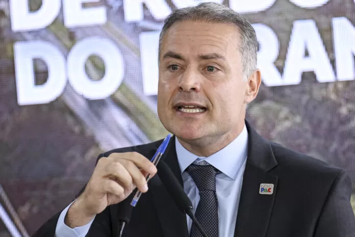 Brasília (DF), 29/01/2025 - O ministro dos Transportes, Renan Filho, participa da cerimônia de anúncio do financiamento do BNDES à concessionária EPR Litoral Pioneiro, no Palácio do Planalto.