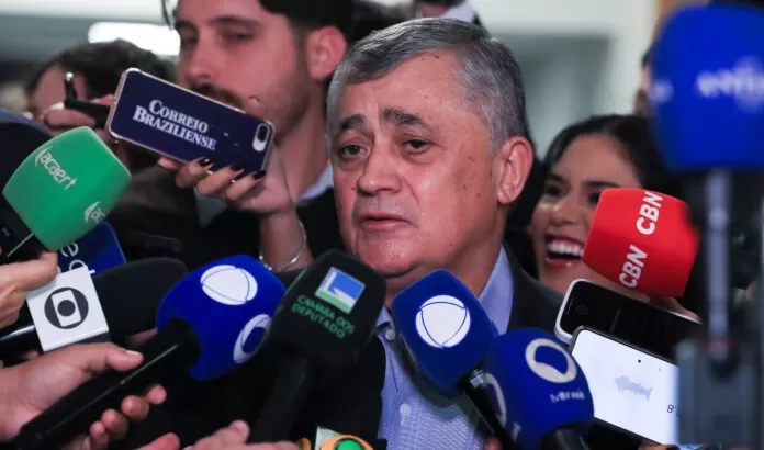 Brasília (DF), 12/06/2025 - Presidente da Câmara dos Deputados, Hugo Motta, durante reunião com líderes de partidos. ( Deputado e líder do governo, José Guimarães e o lider do PT na Câmara, Deputado Lindbergh Farias, durante coletiva após reunião de líderes).