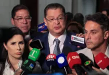 Análise: Ação contra Bolsonaro coloca oposição em conflito com Motta Líder da oposição na Câmara, Sóstenes Cavalcante.